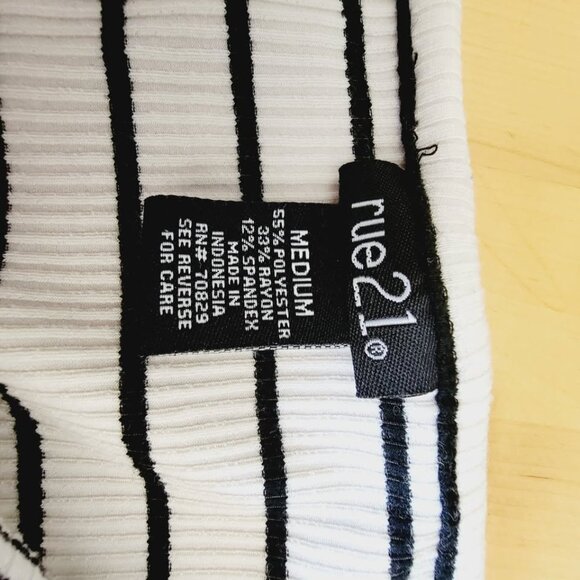 Rue 21 White Black Striped Swimsuit Leotard Stretchy Size Medium M Ribbed w snap - Picture 3 of 6